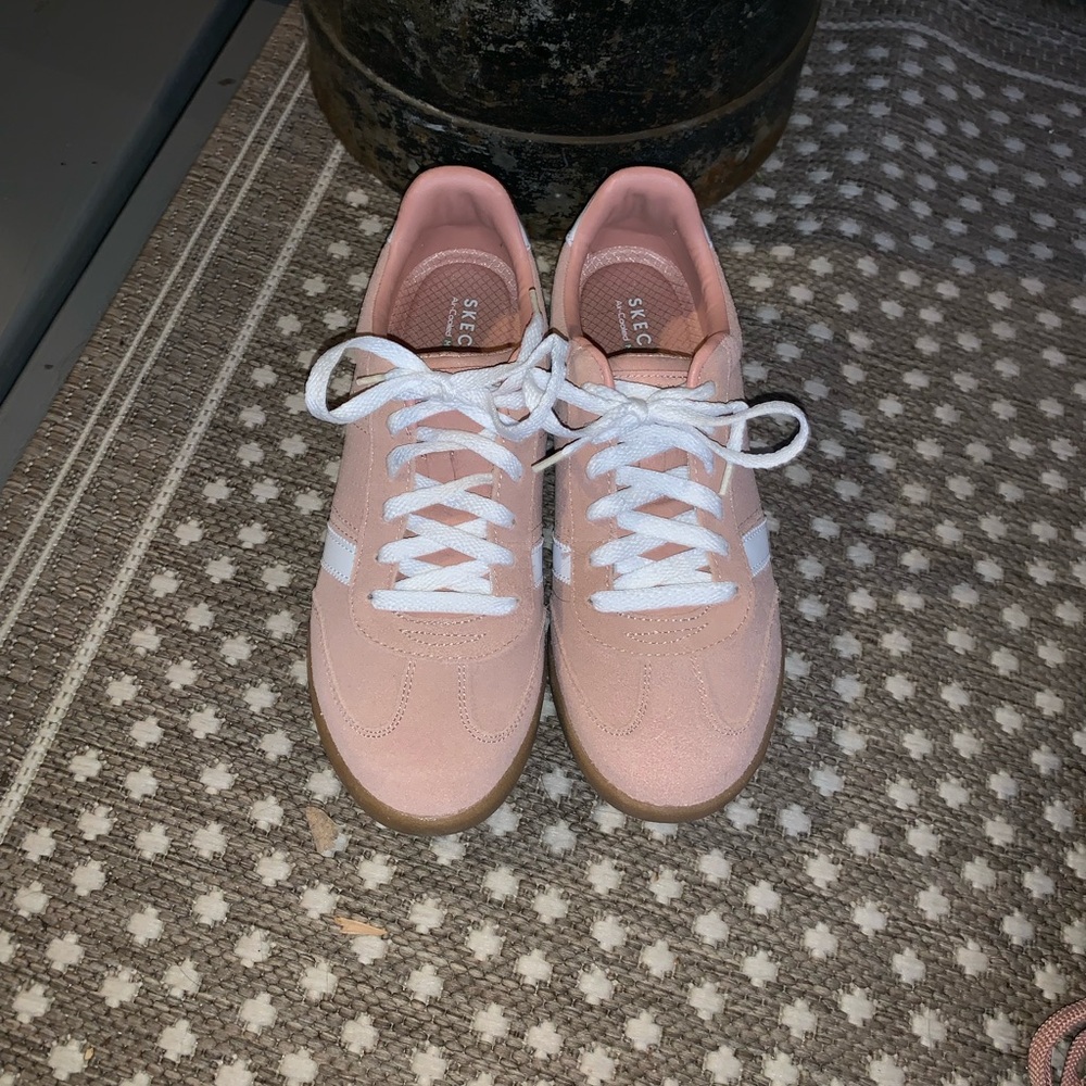 Sketchers Sneakers